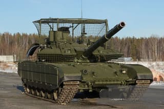 Эксперт призвал укрыть танки Т-90М «Прорыв» активной защитой «Арена-М»: спасет от снарядов M712 «Copperhead»