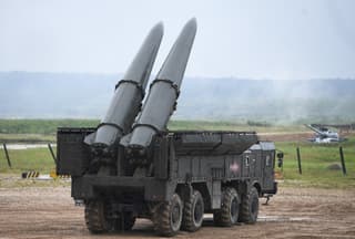 Российский «Искандер» уничтожил истребитель МиГ-29 на аэродроме: кадры поражения