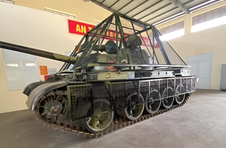 Modernización a nuestra manera: militares vietnamitas instalan "parrillas" en tanques soviéticos T-54