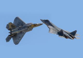 Истребитель Су-57 можно считать невидимкой, а американские F-22 и F-35 — нет: честное сравнение 