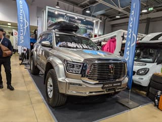 Arctic Trucks presentó una versión mejorada del SUV TANK 500 en la exposición de Moscú