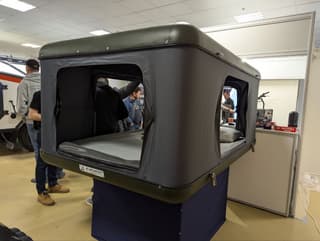 Las autocaravanas Roofer para turistas y el Ártico se presentaron en el Expocentre de la capital