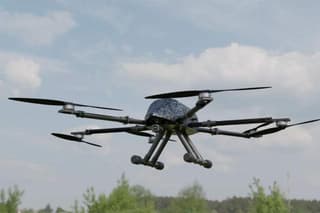 Новейший БПЛА МиС-35М собрал в себе лучшее от «Бабы-Яги» и DJI Mavic 3T: военные остались довольны коптером с РПГ-26 «Аглень»