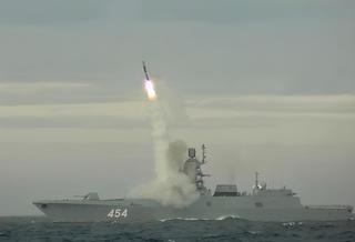«Разорвёт военный корабль пополам»: сверхзвуковой ракетой «Циркон» восхитились в США