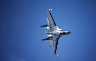 Российские истребители Су-35С прикрыли бомбардировщиков перед нанесением авиаудара: кадры боевой работы