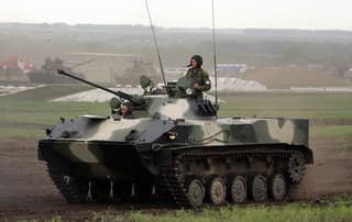 Редчайшую БМД-3 заметили во время перевозки танковозом: всего их выпустили 137 штук