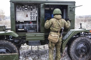 Подавит всё, что летает: уникальные кадры боевой работы станции РЭБ «Синица» 