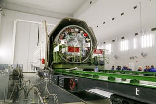 На Байконуре завершили заправку космического аппарата «Ресурс-П» №5