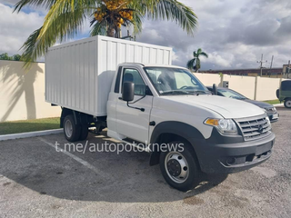 No vendemos, pero mostramos: un inusual "UAZ Profi Polutorka" visto en Cuba