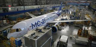 Около 40 недособранных гражданских самолётов SJ-100 и МС-21 скопилось на предприятиях ОАК