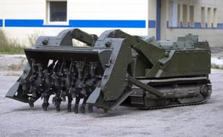 Бойцы подразделений ЦВО получили новейшие комплексы разминирования «Уран-6»
