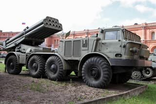 Выжигает тыл противника: Минобороны раскрыло возможности РСЗО «Ураган»