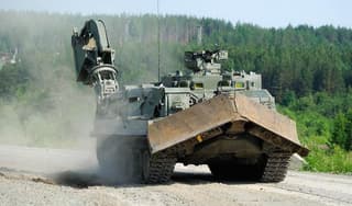 Las exclusivas máquinas blindadas UIBM basadas en tanques T-90M "Proryv-3" llegaron a los militares rusos