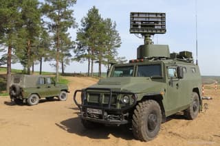 De un vehículo blindado a un sistema de defensa aérea móvil sobre ruedas: imágenes del trabajo de combate del cálculo del "Gibka-S"