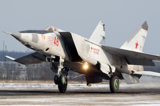 Superó al F-22 y al F-35: el portal Jetify nombró al MiG-25 soviético como el avión más rápido