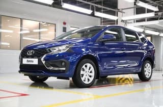 Se puso azul para Putin: Lada Iskra SW en nuevo color fue presentado por primera vez al presidente