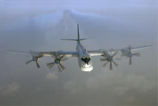 Стратегические ядерные ракетоносцы Ту-95МС «Медведь» в сопровождении истребителей Су-35С и Су-30СМ пролетели над Японским морем