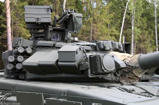 Появились детальные кадры сборки башни и корпуса танка Т-90М «Прорыв»