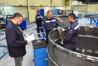 Aumentan la producción de toberas y dispositivos de inversión de empuje para motores de aviación en Rusia