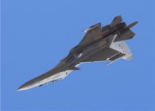 Su-30MKI fighter jet performs a "dead loop": footage of aerobatics from India