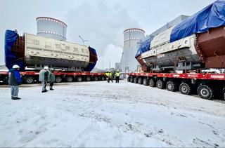 На Ленинградской АЭС продолжается установка модернизированного статора генератора