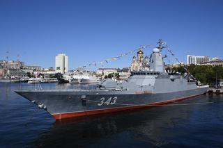 Корветы «Резкий» и «Алдар Цыденжапов» с ракетами «Уран» открыли огонь из корабельных пушек А-190 в Индийском океане