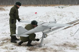 Un "Orlán" recibió una bala perdida y continuó operando: el mantenimiento del UAV no lleva más de media hora