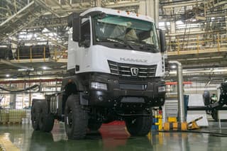 КамАЗ запустил новейший полноприводный тягач КАМАЗ-65954 в серийное производство