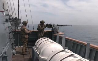 Носители «Калибров» корветы ВМФ помогли освободить захваченное условными террористами судно