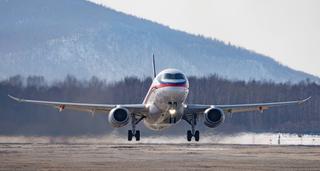 El avión "Superjet" con motores PD-8 realizó su primer vuelo