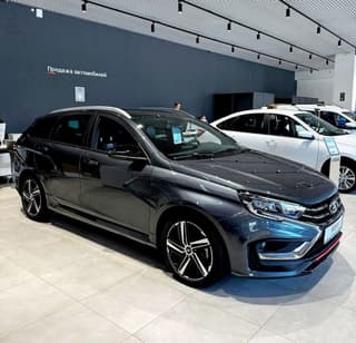 Lada Vesta SW Cross и Vesta SW Sportline в новом цвете засветились у дилеров