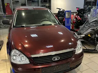En una configuración rara y como de fábrica: Lada Priora de 12 años a la venta en Rusia