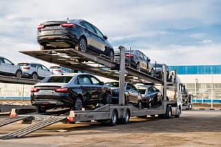 El sedán de negocios gusta a los rusos: un concesionario habla de la demanda del Lada Aura