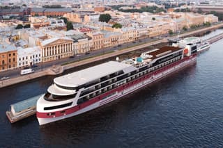 Специалисты завода «Красное Сормово» обустраивают каюты круизного лайнера «Николай Жарков»