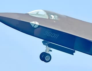 Se encuentra una similitud importante entre el caza С-57 y el avión chino de sexta generación J-36
