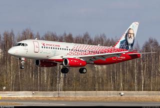 El Superjet "Tobolsk" recibe una librea única con Mendeléyev: aparecen imágenes del avión