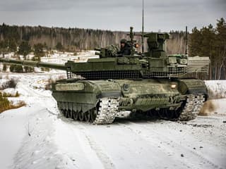 В Сеть проникли кадры полигонных испытаний танка Т-90М «Прорыв» с новейшей РЛС КАЗ «Арена-М»