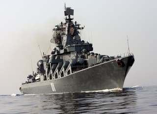 Флагман ТОФ ракетный «Атлант» открыл огонь из установки АК-603 в Японском море