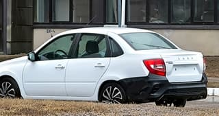 Without heated seats, multimedia and other options: AvtoVAZ launched a new version of Lada Granta in "series"