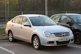Cápsula del tiempo: un nuevo Nissan Almera sin usar, fabricado en AvtoVAZ en 2014, puesto a la venta