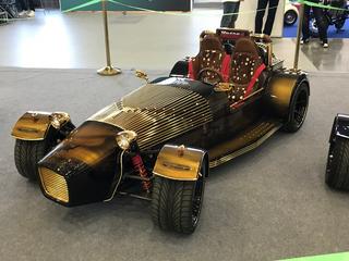 El exclusivo coche eléctrico D-Car 1500 presentado en la exposición "Motovesna 2025"