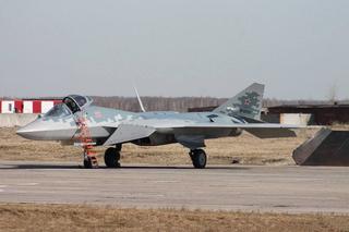 Aparecen en la red fotografías de dos cazas Su-57 de nueva construcción