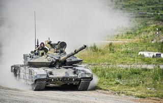 Новейший танк Т-90М «Прорыв» продемонстрировал чудеса живучести, выдержав 17 попаданий