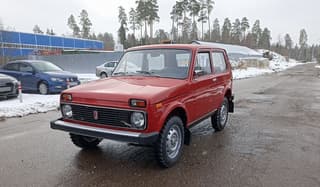 Una "cápsula del tiempo" por 3 millones de rublos: un raro "Niva" de 1977 en perfecto estado a la venta