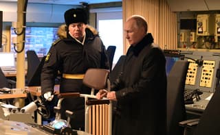 Con formidables "Kalibr" a bordo: Putin inspecciona en San Petersburgo los sistemas de armamento de la fragata "Almirante Golovko"