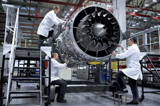 Aircraft Engine Assembly with Augmented Reality Glasses Begins in Russia