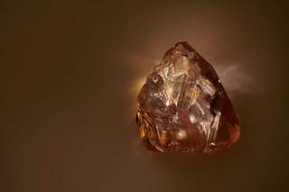 Amber-colored crystal weighing 460 carats: The largest diamond in Russian history mined in Yakutia