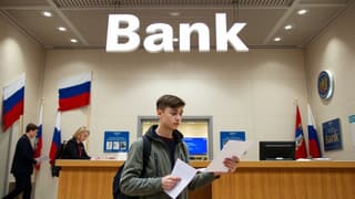 Банковские счета подросткам хотят начать открывать только с родительского одобрения