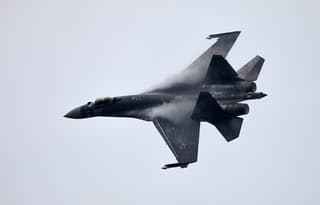 El caza Su-35S protegió al petrolero JAGUAR con tripulación rusa en el Golfo de Finlandia