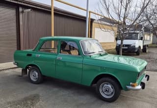 Cápsula del tiempo: Un "Moskvich-2140" verde de 1983 con poco kilometraje a la venta en Chechenia